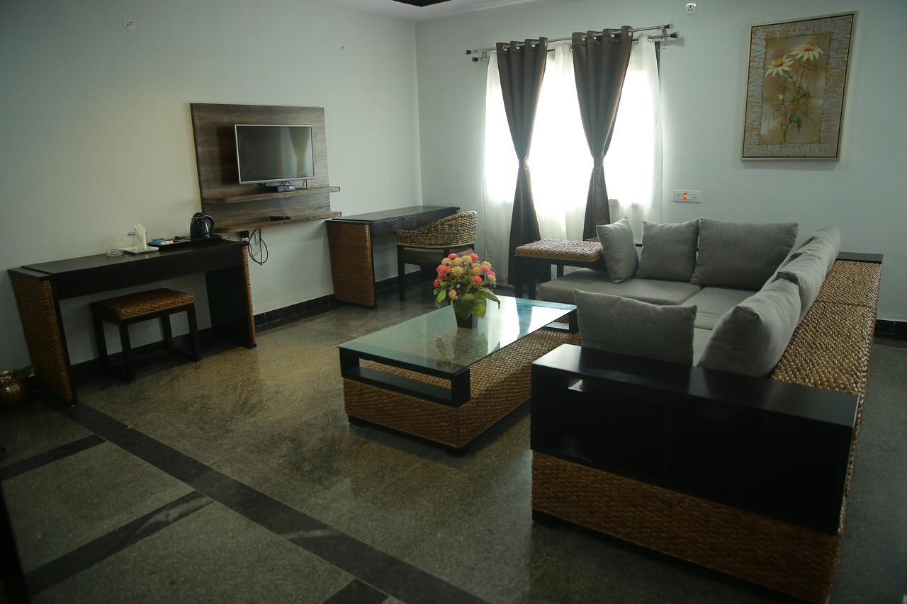 Lokis Forest Inn Hyderabad Ngoại thất bức ảnh
